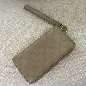 GUCCI GG Guccissima Long Leather Wallet Wristlet in Cream/Beige 🤍
